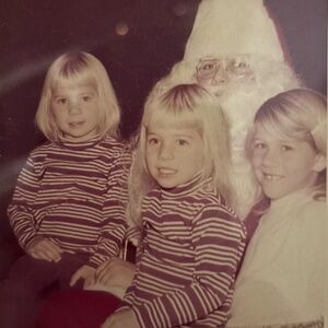 🤶🏻Ho Ho Holiday🎅🏻
Treat yourself! ❤️
All reasonable offers accepted! 💚